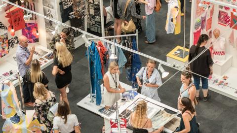 Imagen personas comprando