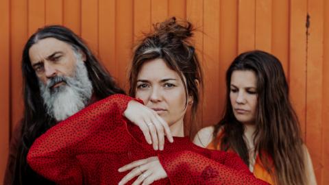 Fotografía del trio Mäbu