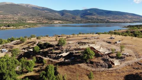 La Comunidad de Madrid abre hoy el proceso de inscripción para visitar el Parque Arqueológico de El Valle de los Neandertales en Pinilla del Valle Excavación en Pinilla del Valle