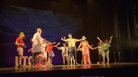 actores de clown en escenario