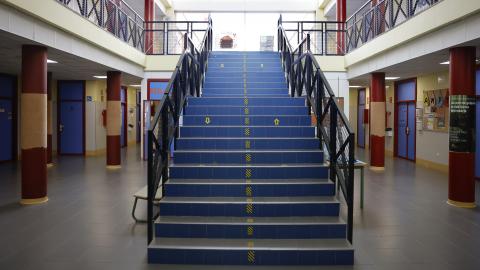 escalera de un instituto