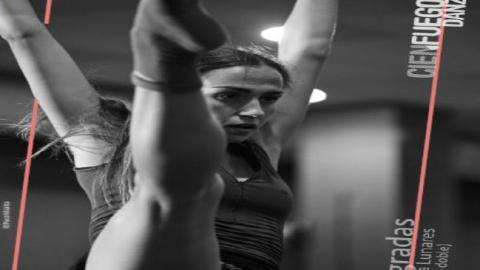 imagende blanco y negro de una mujer bailando