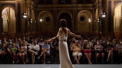 Bailarina del espectáculo escénico organizado para La Noche en Blanco 2026