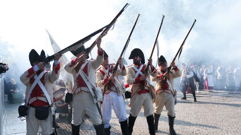 recreación del levantamiento del 2 de mayo de 1808 recreación del levantamiento del pueblo madrileño contra el ejército francés