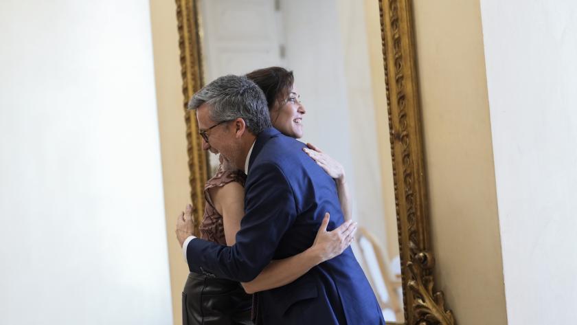 Díaz Ayuso recibe en la Real Casa de Correos al alcalde de Lisboa para reforzar lazos económicos y culturales La presidenta Isabel Díaz Ayuso