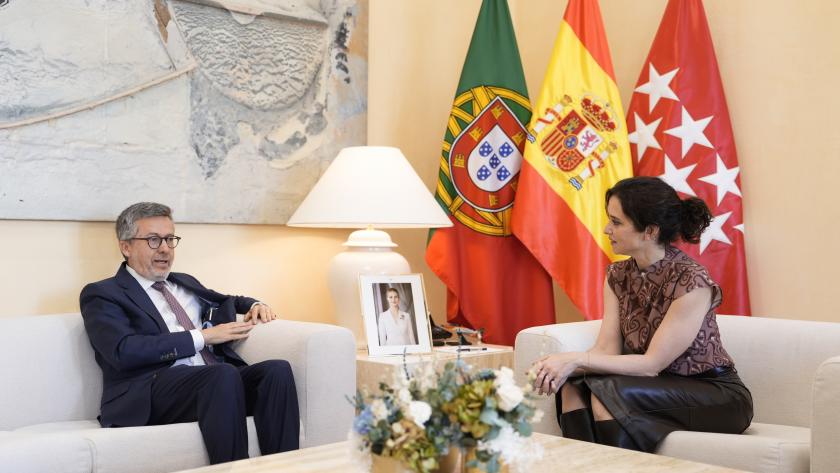Díaz Ayuso y el alcalde de Lisboa Díaz Ayuso recibe en la Real Casa de Correos al alcalde de Lisboa