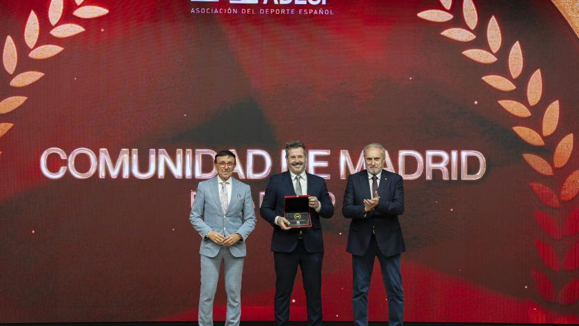 La Comunidad de Madrid, premiada por su apoyo al deporte femenino y a la promoción de los valores asociados a la práctica de esta actividad El consejero Mariano de Paco