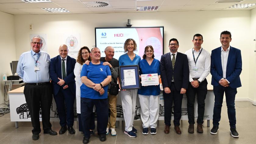 Acto de entrega de la certificación de buenas prácticas en humanización a la Consulta de Ostomías