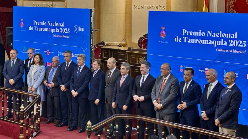 Los consejero Mariano de Paco y Carlos Novillo en el Premio Nacional de Tauromaquia