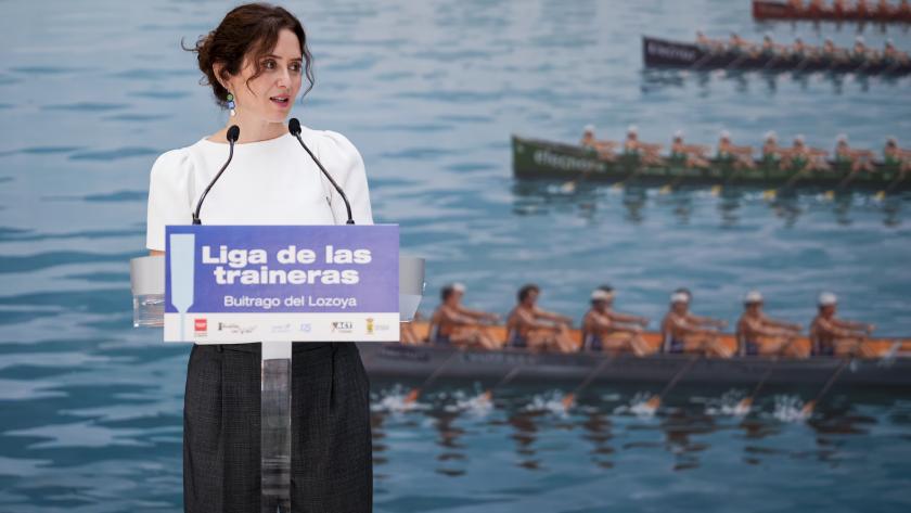 La presidenta Isabel Díaz Ayuso en la presentación de las traineras