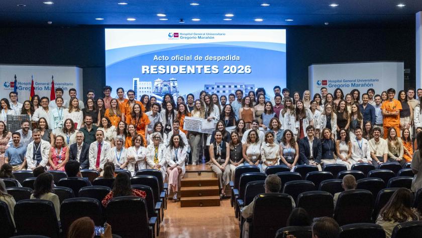 Foto de grupo en el salón de actos 