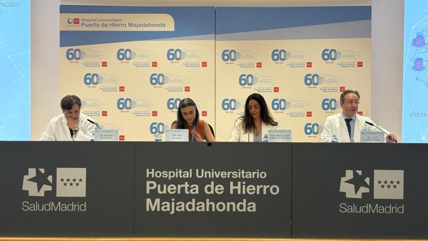 Mesa presidencial del evento