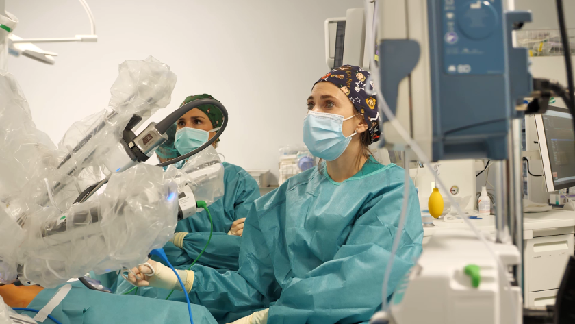 El Hospital público 12 de Octubre, primero en España que opera con robot a un bebé de tres meses con obstrucción renal 