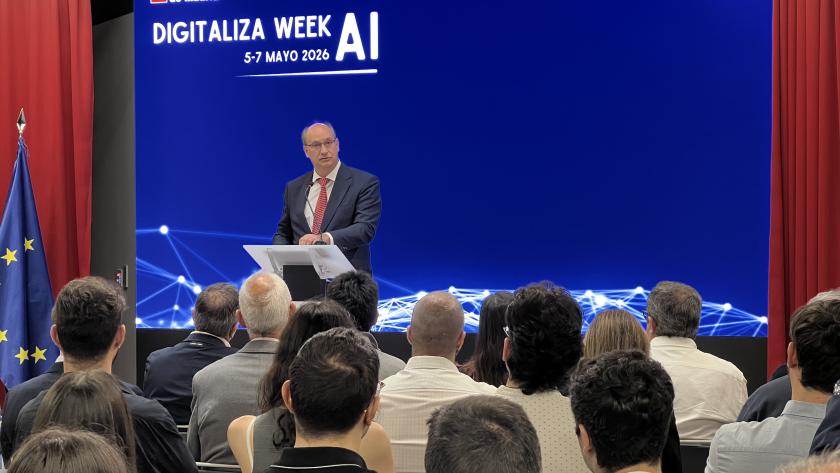 El consejero Miguel López-Valverde durante las jornadas que reúnen a empresas, expertos e inversores para tratar sobre la inteligencia artificial aplicada