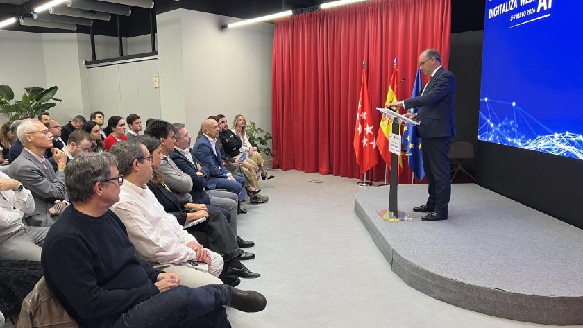 López-Valverde inaugura las jornadas Digitaliza Week AI El consejero Miguel López-Valverde durante las jornadas que reúnen a empresas, expertos e inversores para tratar sobre la inteligencia artificial aplicada