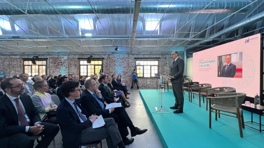 López-Valverde inaugura la III edición de las jornadas organizadas por la asociación DigitalES El consejero Miguel López-Valverde durante las jornadas