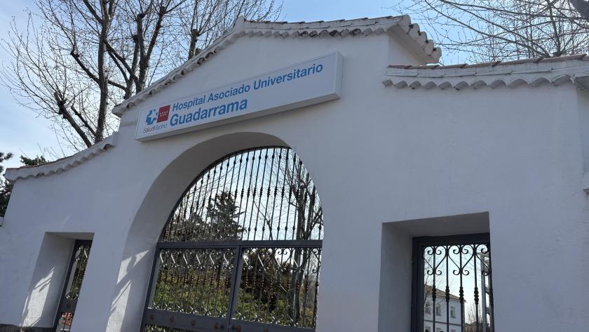 Fachada de la puerta principal del Hospital Asociado Universitario Guadarrama