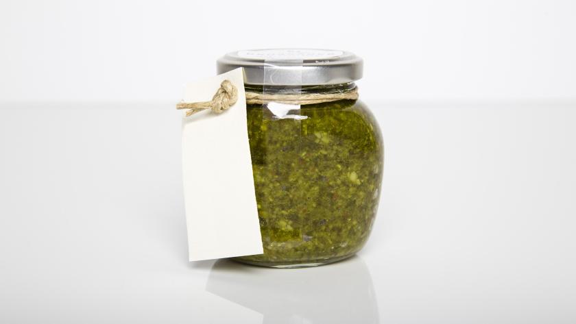 bote de pesto bote de pesto con etiqueta en blanco