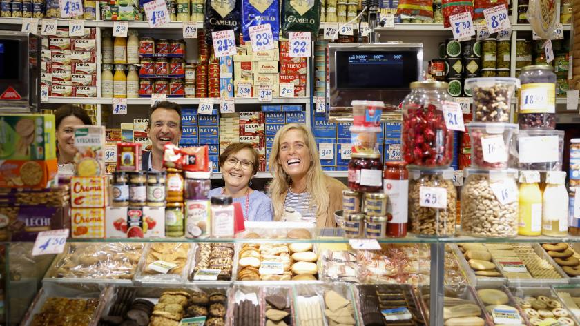 Rocío Albert durante su visita a la Galería Comercial Pryconsa Rocío Albert durante su visita a la Galería Comercial Pryconsa