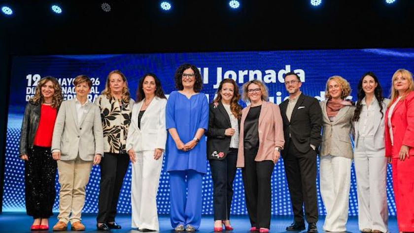 La consejera de Sanidad, Fátima Matute, junto con otros participantes de la II Jornada SERMAS Cuidados