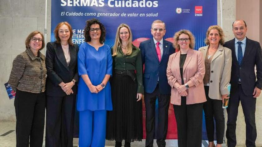 La viceconsejera de Sanidad, junto con los directores generales del SERMAS y el presidente del Colegio de Enfermería de Madrid