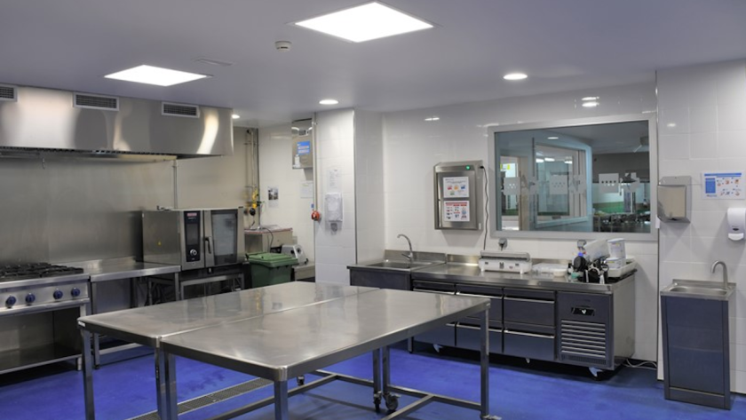 Imagen de parte de la cocina del Hospital Universitario Ramón y Cajal