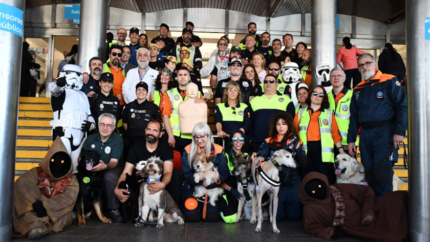 Imagen de grupo de parte de los voluntarios y profesionales que han participado en el evento del Hospital Universitario Ramón y Cajal