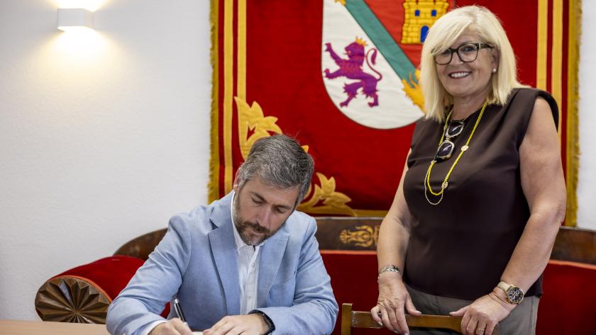 El consejero Miguel Ángel García Martín durante la inauguración en Villamanrique de Tajo del nuevo Auditorio La Vega de Tajo