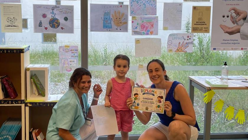 Ganadora de dibujo sobre higiene de manos en Alpedrete