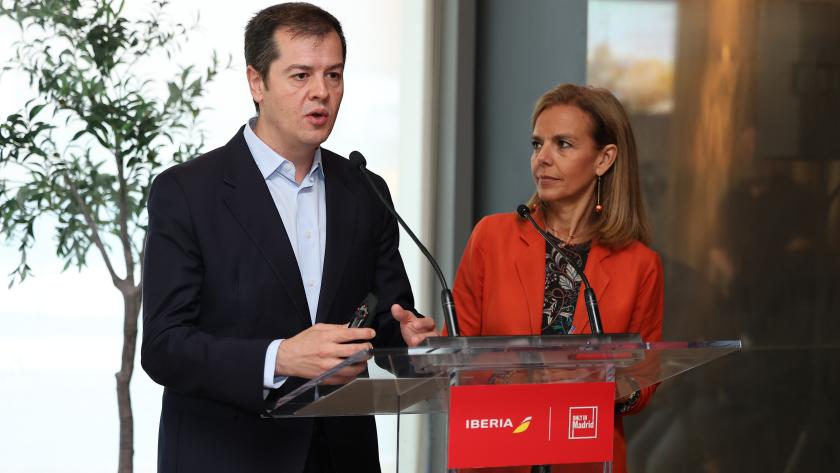 El viceconsejero Luis Martín en una rueda de prensa celebrada con motivo del vuelo inaugural de Iberia a la ciudad canadiense