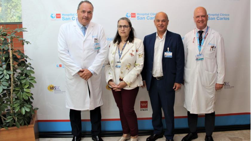 Miembros de la Comisión contra la Violencia del Hospital Clínico San Carlos junto al Gerente, César Gómez, y el Director Médico, Antonio Álvarez Miembros de la Comisión contra la Violencia del Hospital Clínico San Carlos junto al gerente, César Gómez, y el director médico, Antonio Álvarez