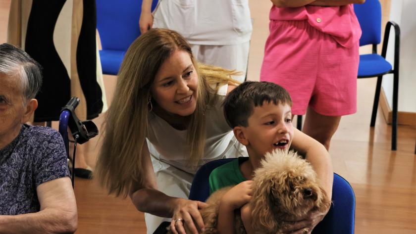 La consejera Ana Dávila durante la presentación de los campamentos intergeneracionales 