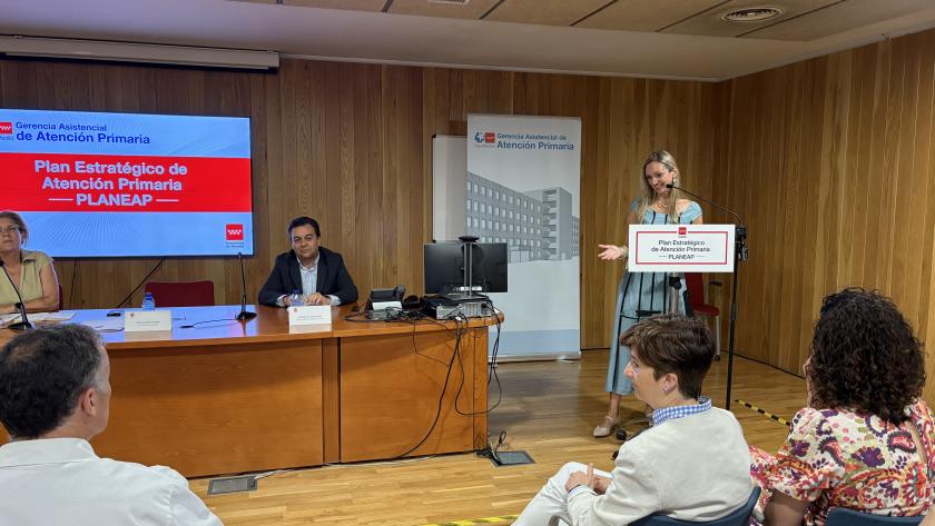 La viceconsejera Laura Gutiérrez durante la presentación del Plan Estratégico de Atención Primaria 2026-2028
