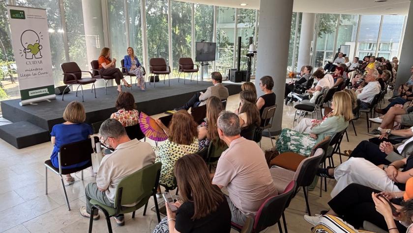 La consejera Matute en la jornada Mientras llega la cura