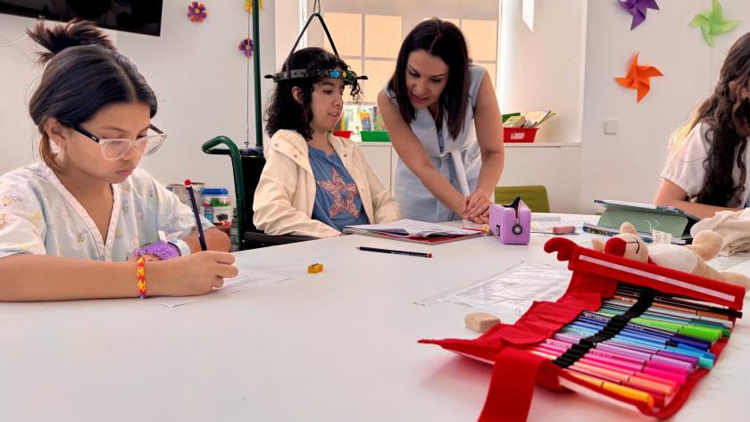 La consejera Mercedes Zarzalejo durante la visita al centro educativo público del Hospital Infantil Niño Jesús por su 60º aniversario