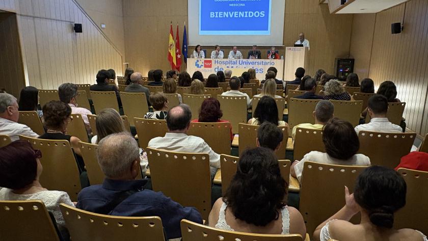 Padres y familiares llenaron el salón de actos emocionados Padres y otros familiares llenaron el salón de actos emocionados