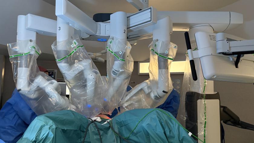 El hospital público Clínico San Carlos ha superado las 4.000 cirugías robóticas con la plataforma Da Vinci