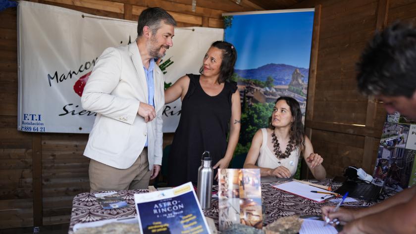 El consejero Miguel Ángel García en la Feria de la Sierra Norte 2026