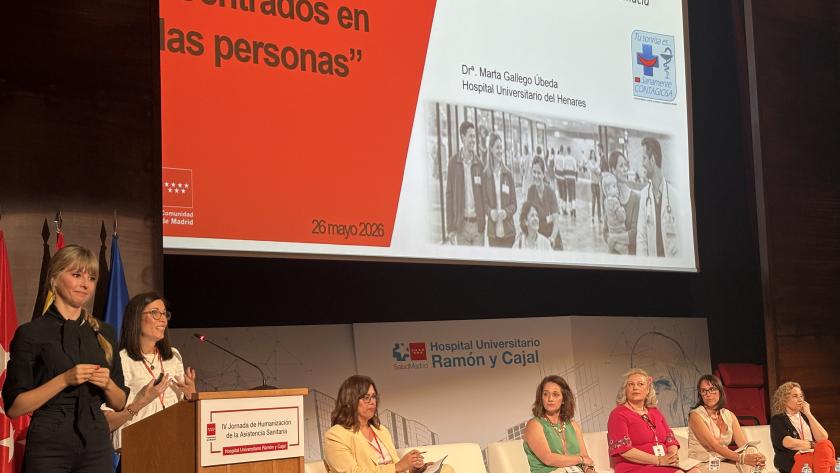 Doctora Marta Gallego habla en auditorio