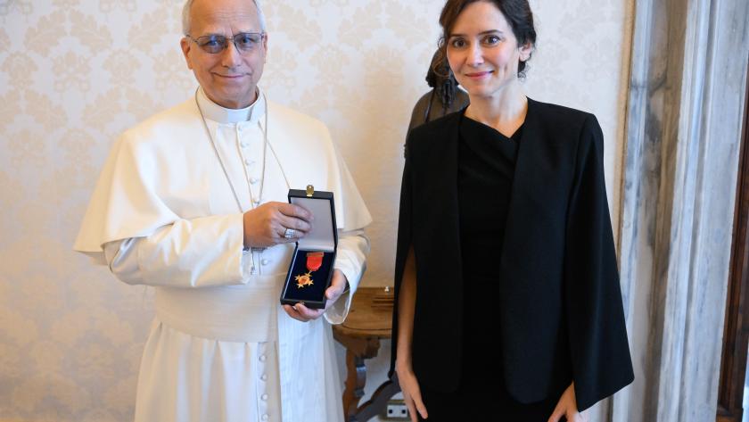 La presidenta Isabel Díaz Ayuso durante la audiencia privada con Su Santidad el Papa León XIV en el Palacio Apostólico de Ciudad del Vaticano