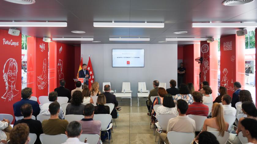 El consejero García Martín en la mesa redonda Memoria, Testimonio y Literatura