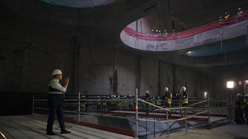 El consejero Jorge Rodrigo durante la unión de los dos frentes de excavación del túnel a la altura de la futura estación Madrid Río