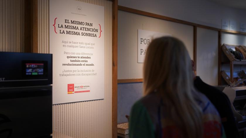 Rocío Albert durante su visita al Centro Especial de Empleo Sana Locura