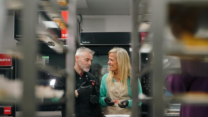 Rocío Albert durante su visita al Centro Especial de Empleo Sana Locura