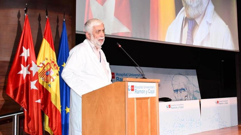 Imagen del director gerente del Hospital Universitario Ramón y Cajal en la inauguración del evento