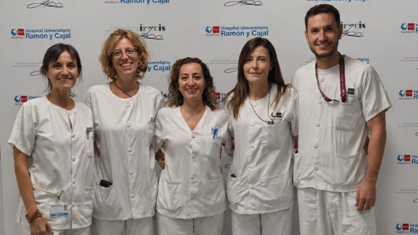 Imagen de photocall de parte de los profesionales del Hospital Universitario Ramón y Cajal que participan en el proyecto