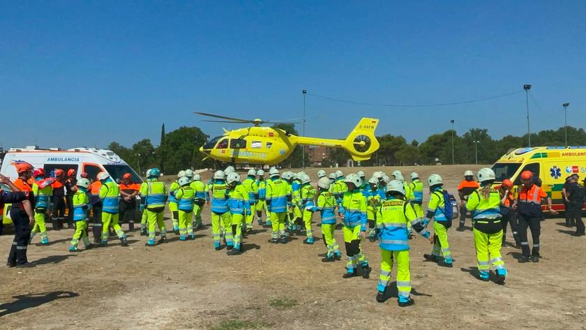 Profesionales del SUMMA 112 realizan un ejercicio práctico en evacuación de pacientes críticos en helicóptero SUMMA 112 cuenta con varias ediciones de un curso de Tripulante en Medios Aéreos