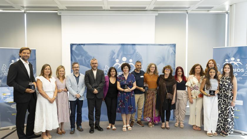 Foto de familia de todos los ganadores de los PREMIOS POP 2026
