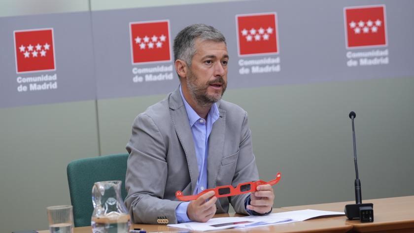 El consejero Miguel Ángel García Martín durante la presentación de la programación y el dispositivo especial por el eclipse solar total 