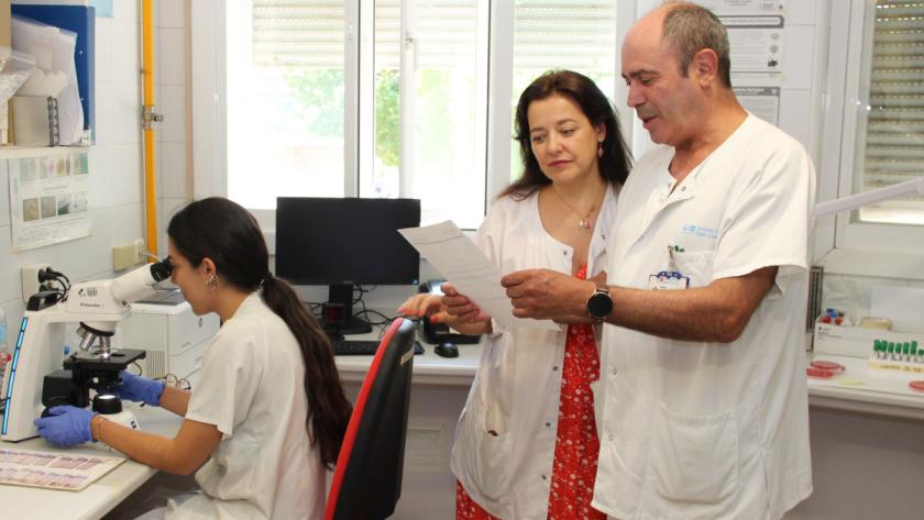 Los doctores Paloma Merino y Alberto Delgado